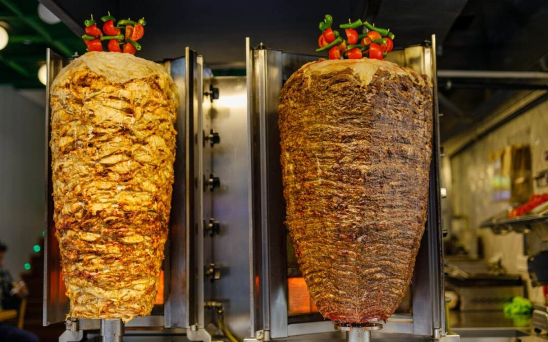 Wyposażenie lokalu sprzedającego kebab — czego nie może w nim zabraknąć?